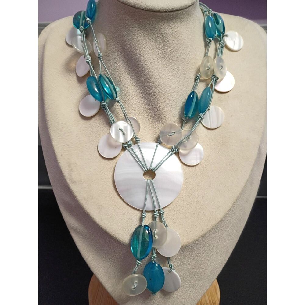 Vintage Avon 2005, Fun Necklace of Turquoise Glass beads with MOP Shell Pendant - Picture 1 of 5
